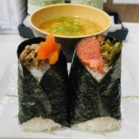 【大阪・中崎町】圧巻の大きさ！こぼれんばかりの具材！行列ができるおにぎり専門店@おにぎりごりちゃん