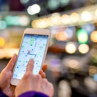 「ここから5分のところにあります」を英語で言うと？