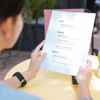 「英語のメニューはありますか」は英語でどう言うの？