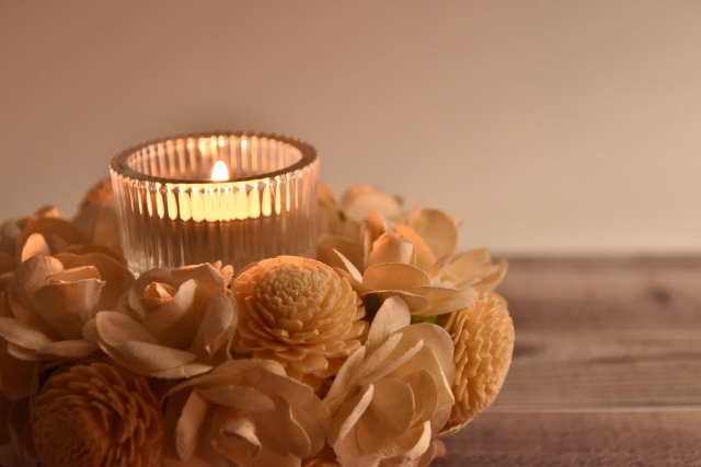 アロマキャンドルにともした灯り