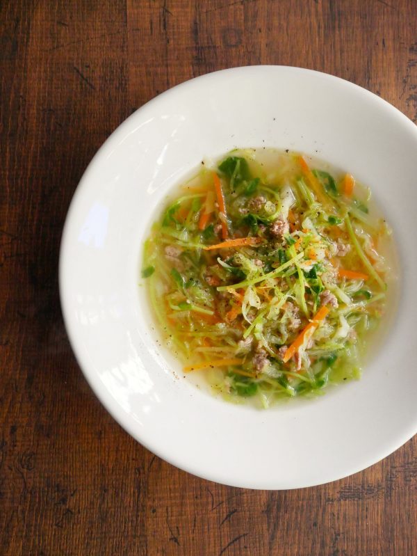 細切り野菜のコンソメスープ