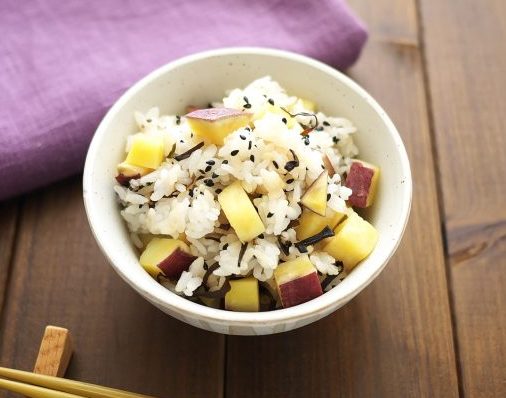 さつまいもの塩昆布混ぜご飯