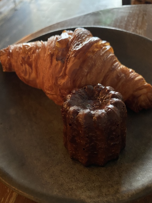 カヌレとクロワッサン