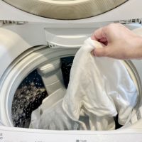 衣替えちょっと待って！黄ばみ・ニオイを防ぐ「しまい洗い」簡単3ステップ
