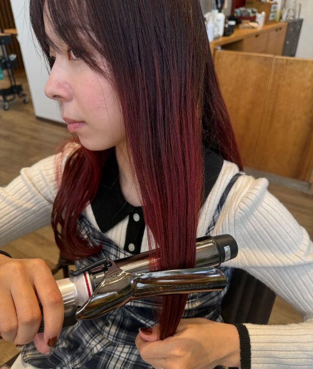 ロングヘアのヘアアイロン