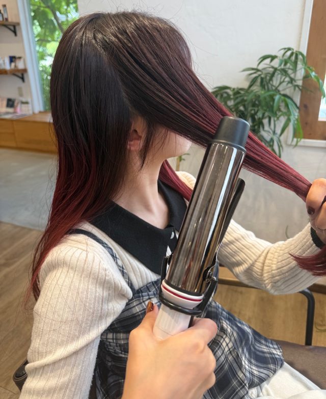 サイドの髪を巻く