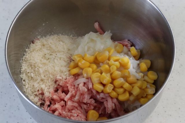 コーン入り照り焼きハンバーグ材料