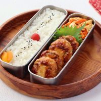 きのこ型が映える♪「エリンギつくね」「レンジにんじんしりしり」2品弁当