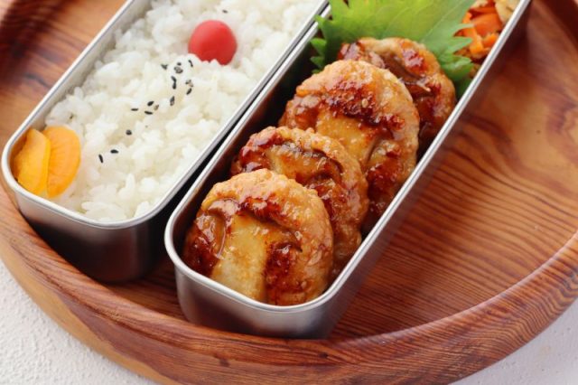 「エリンギつくね」「レンジにんじんしりしり」2品弁当