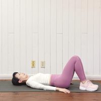 寝たまま1分で下腹スッキリ！失敗なしの簡単お腹ダイエット「フロッグプレス」