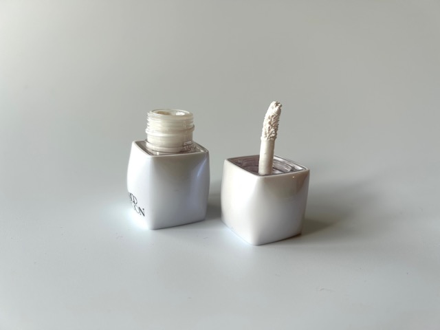 BLESSED MOON　ペールメルティンググラスハイライター 01ダイアモンドダスト チップ