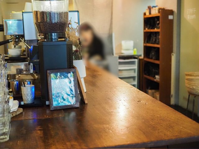 AKHA AMA COFFEE KAGURAZAKA 店内カウンター