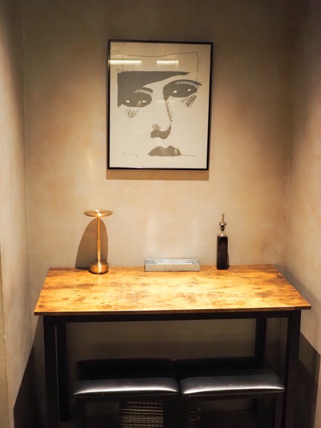 i2 cafe 店内テーブル席