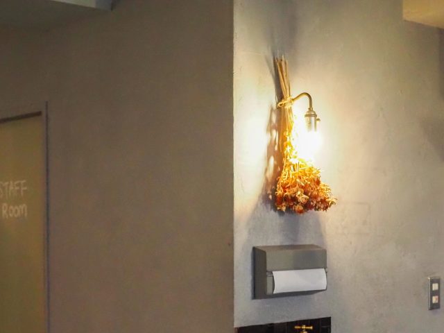 AKHA AMA COFFEE KAGURAZAKA 店内照明