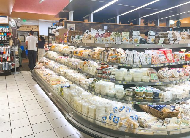 beach market ナチュラルチーズ売り場