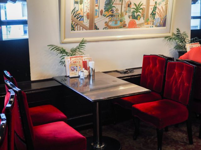 珈琲専門店 伯爵 池袋北口店 店内