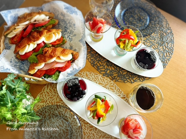 彩りきれいな朝ごはん