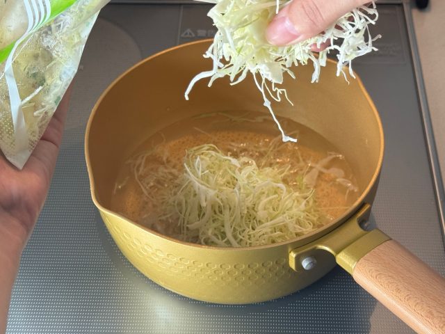 キャベツを入れる