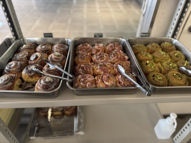 シナモンロールとピスタチオロール