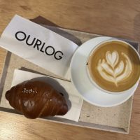 【大阪・本町】朝から満席！塩パンとコーヒーが人気のカフェ「Ourlog」でモーニング