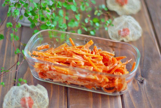 にんじんのクリーミーごま味噌和え