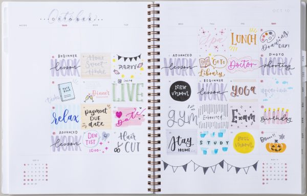 見開き手帳にカリグラフィの文字