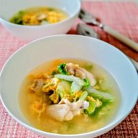 【ほったらかし8分で完成】塩だけで美味しい「白菜と鶏手羽中のスープ」