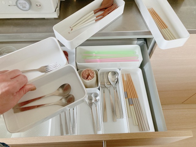 重ねすぎた収納ケース