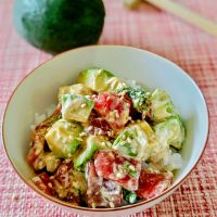切って混ぜるだけ！朝ごはんに最高「アボカド丼」2種