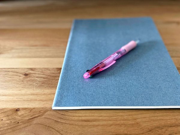手帳とボールペン