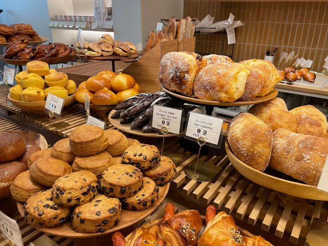 店頭に並ぶパン
