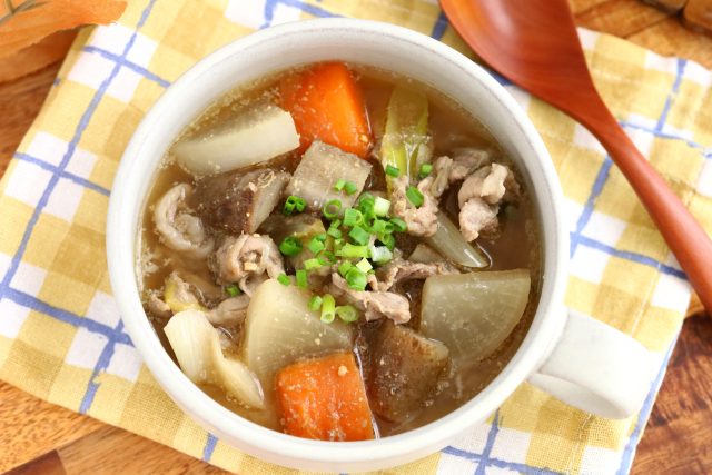 ゴロゴロ根菜みそスープ