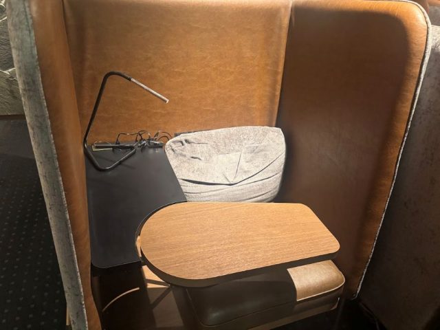 コワーキングゾーン テーブル