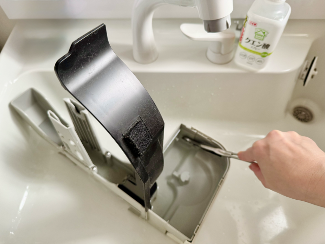 加湿器トレーの掃除