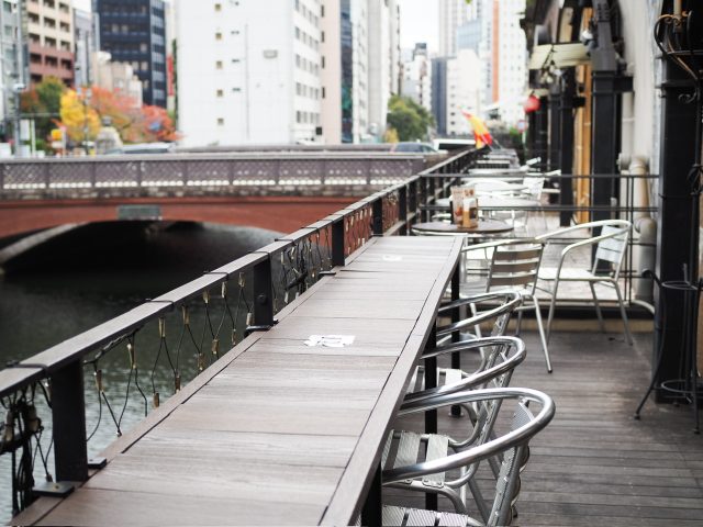 神田川を望むテラス席