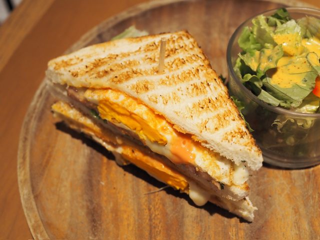 ベーコンエッグサンド