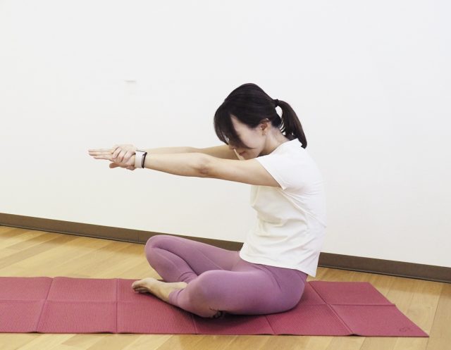 肩甲骨ストレッチ