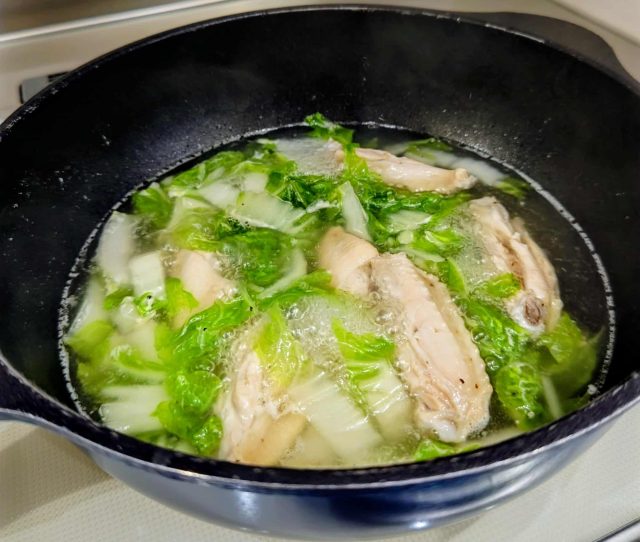 白菜と鶏手羽中のスープ