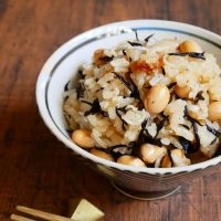 「炊飯器におまかせで朝ラク！」簡単おいしい「炊き込みご飯」レシピ3選