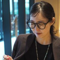 1本あると使える！ファッションとして楽しむ「眼鏡」色選びのヒント