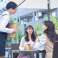 「ごゆっくり」を3単語の英語で言うと？