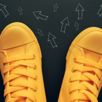 「ご案内しましょうか」を英語で言うと？