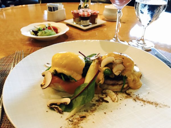 エッグベネディクト