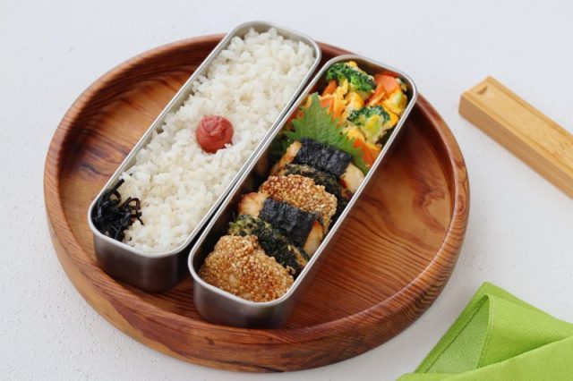 「鶏むね肉の3色変わり揚げ」「野菜の彩り卵」2品弁当