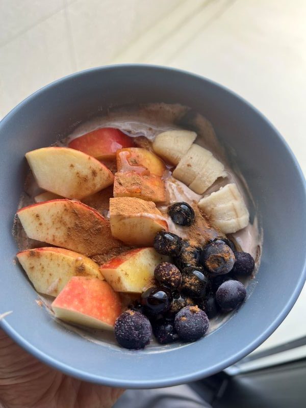 プロテインとフルーツの朝ごはん