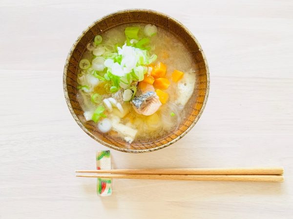 鮭と玉ねぎの味噌汁