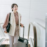 「うっかり」が危険！エスカレータに乗るときに気を付けたいポイント3つ