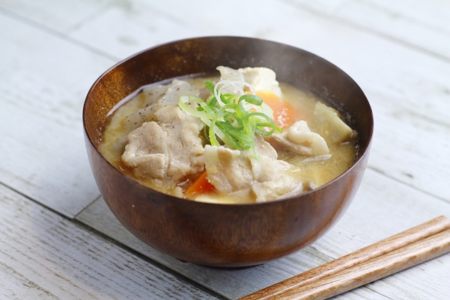 腸活も温活もこれ一杯!冬の朝に食べたい「野菜たっぷり豚汁レシピ」