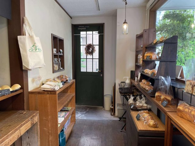 いのパン店店内