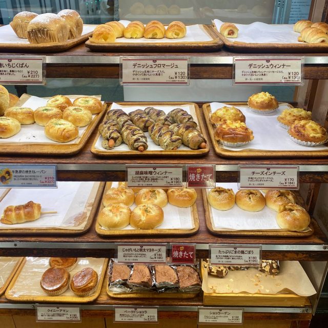 ずらりと並ぶパン